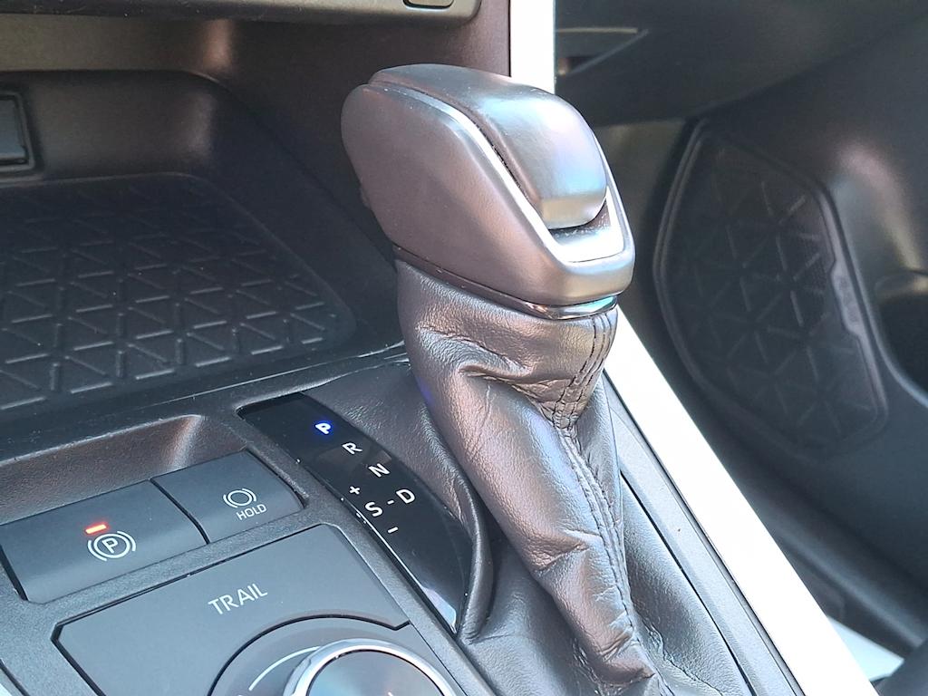 Thumbnail: 2021 Toyota RAV4 - 10