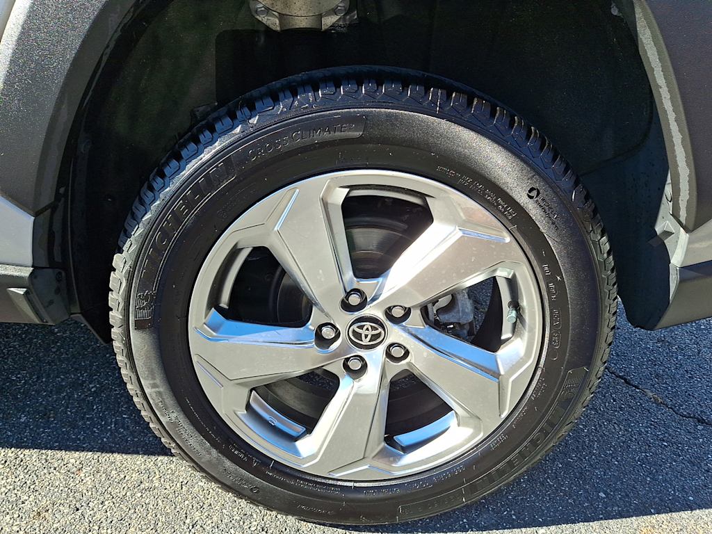 Thumbnail: 2021 Toyota RAV4 - 6