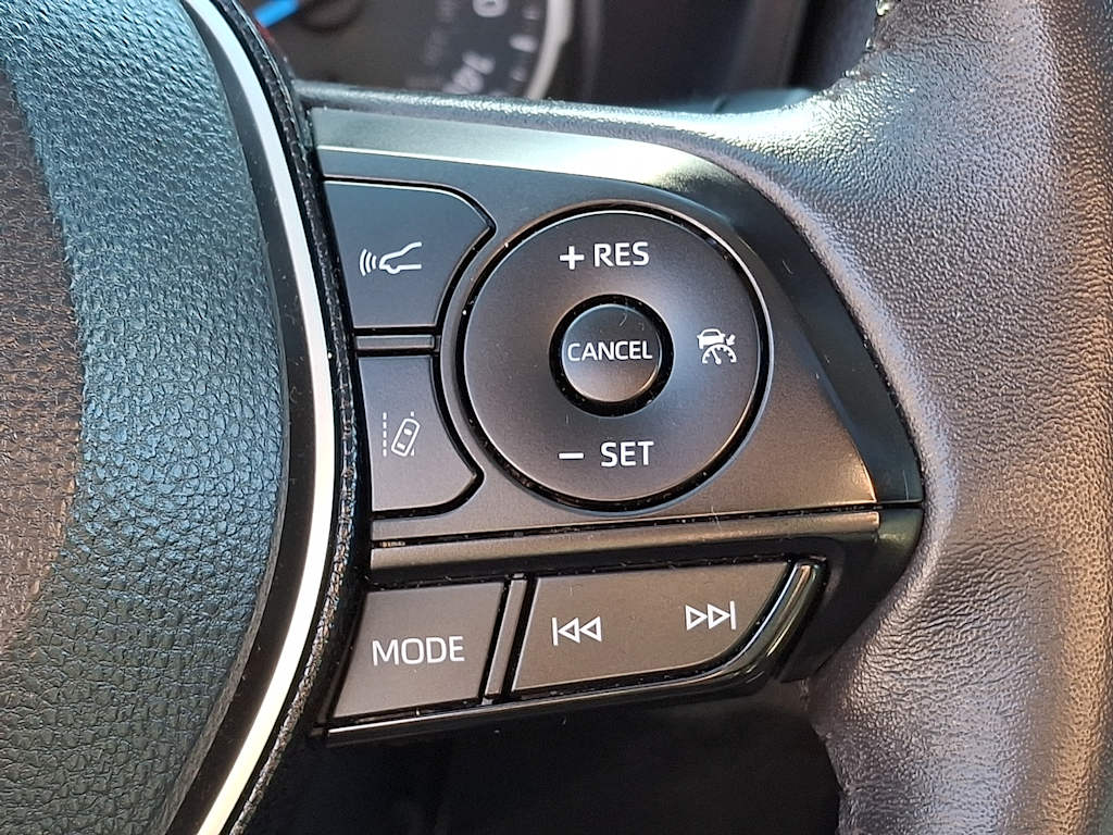 Thumbnail: 2021 Toyota RAV4 - 23