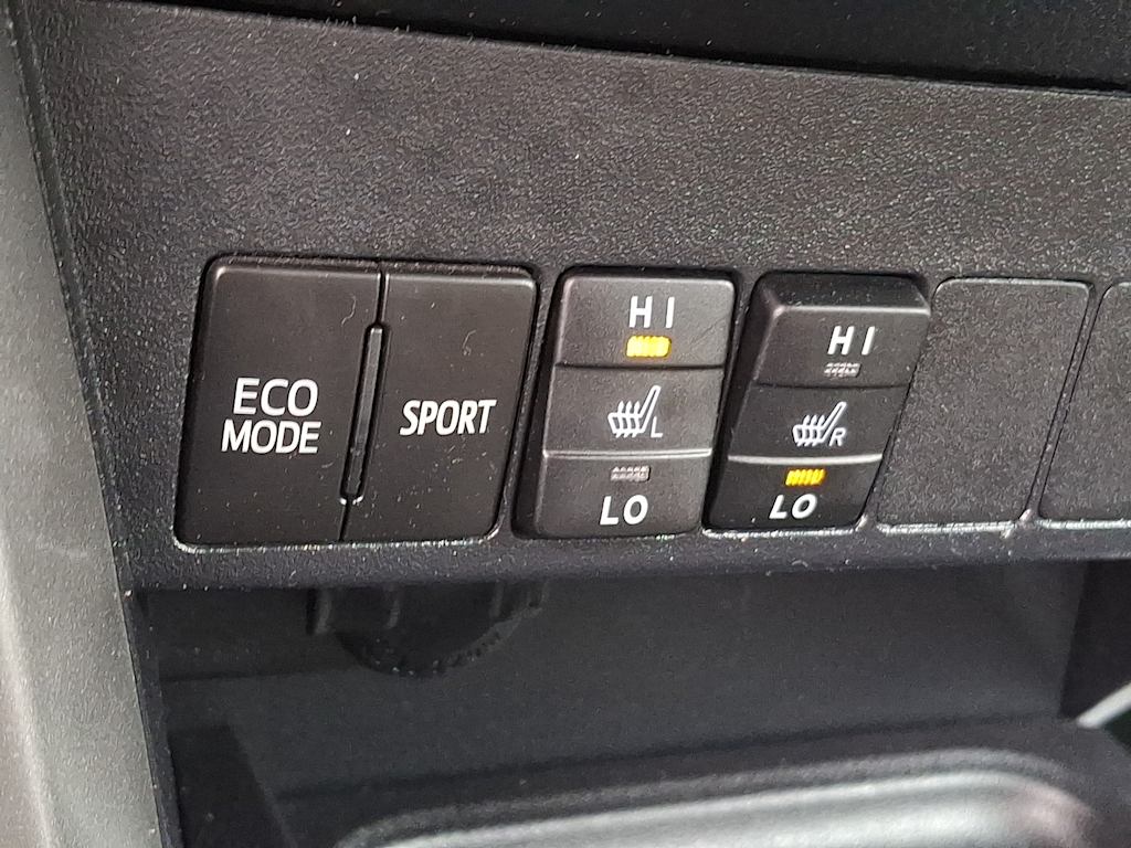 Thumbnail: 2017 Toyota RAV4 - 24