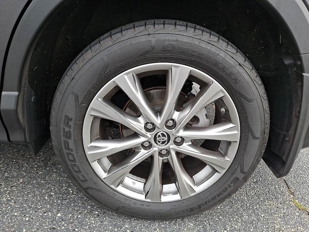 Thumbnail: 2017 Toyota RAV4 - 6