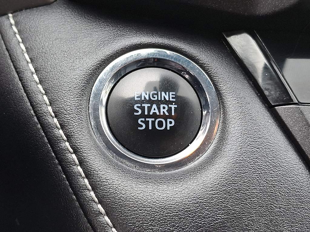 Thumbnail: 2017 Toyota RAV4 - 25