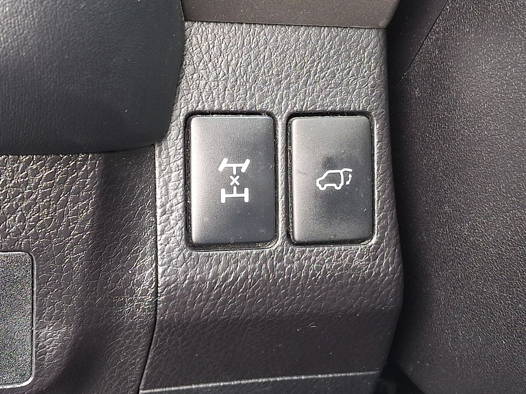 Thumbnail: 2017 Toyota RAV4 - 28