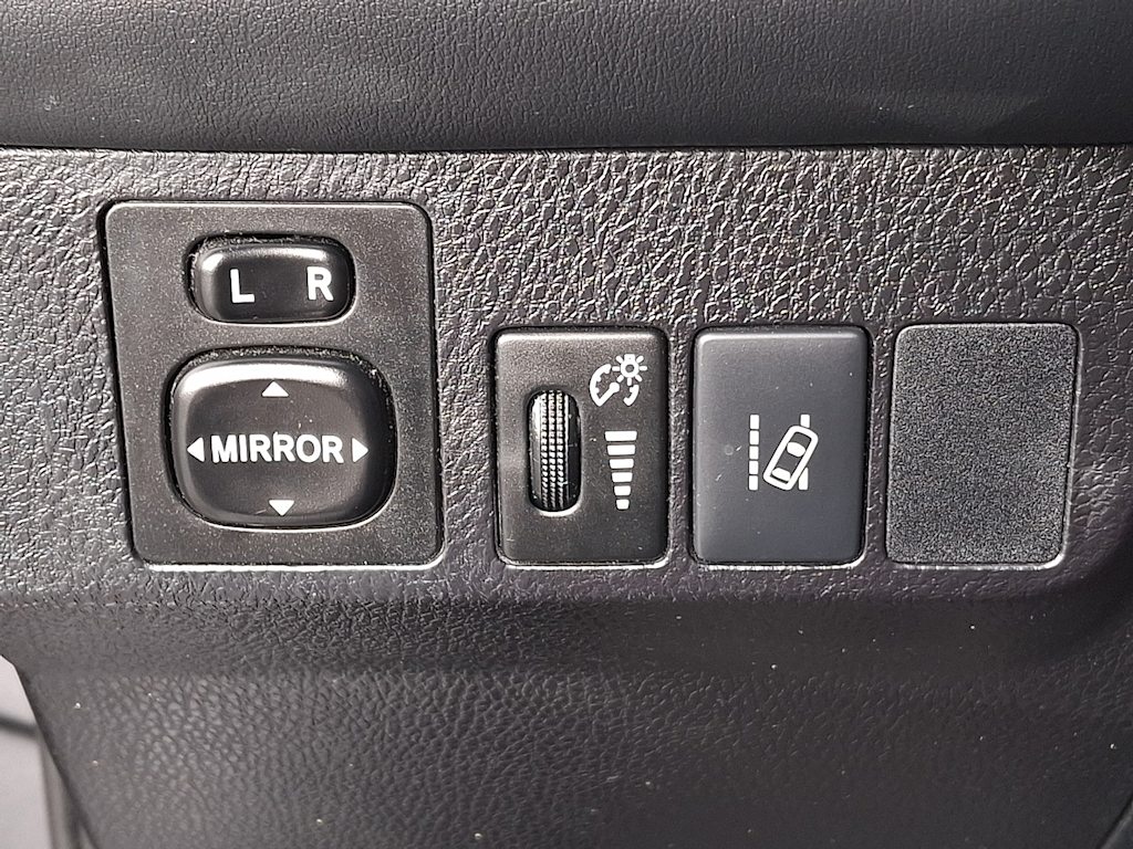 Thumbnail: 2017 Toyota RAV4 - 27