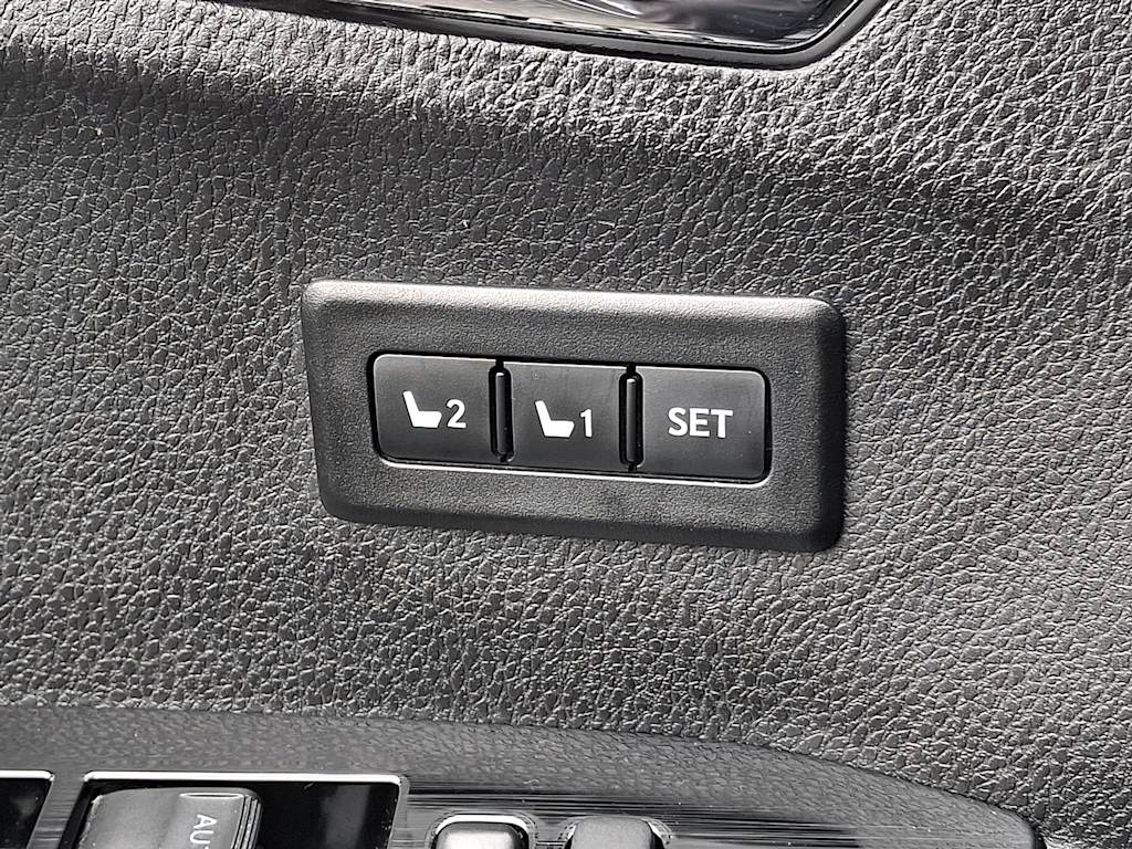 Thumbnail: 2017 Toyota RAV4 - 29