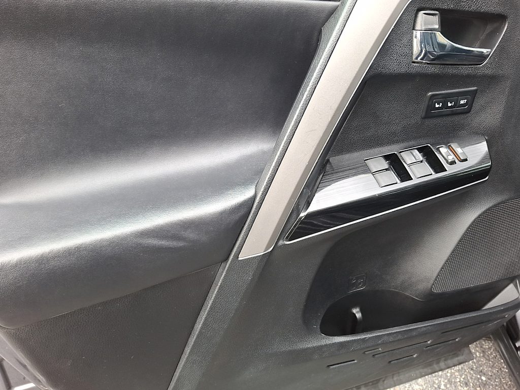 Thumbnail: 2017 Toyota RAV4 - 17