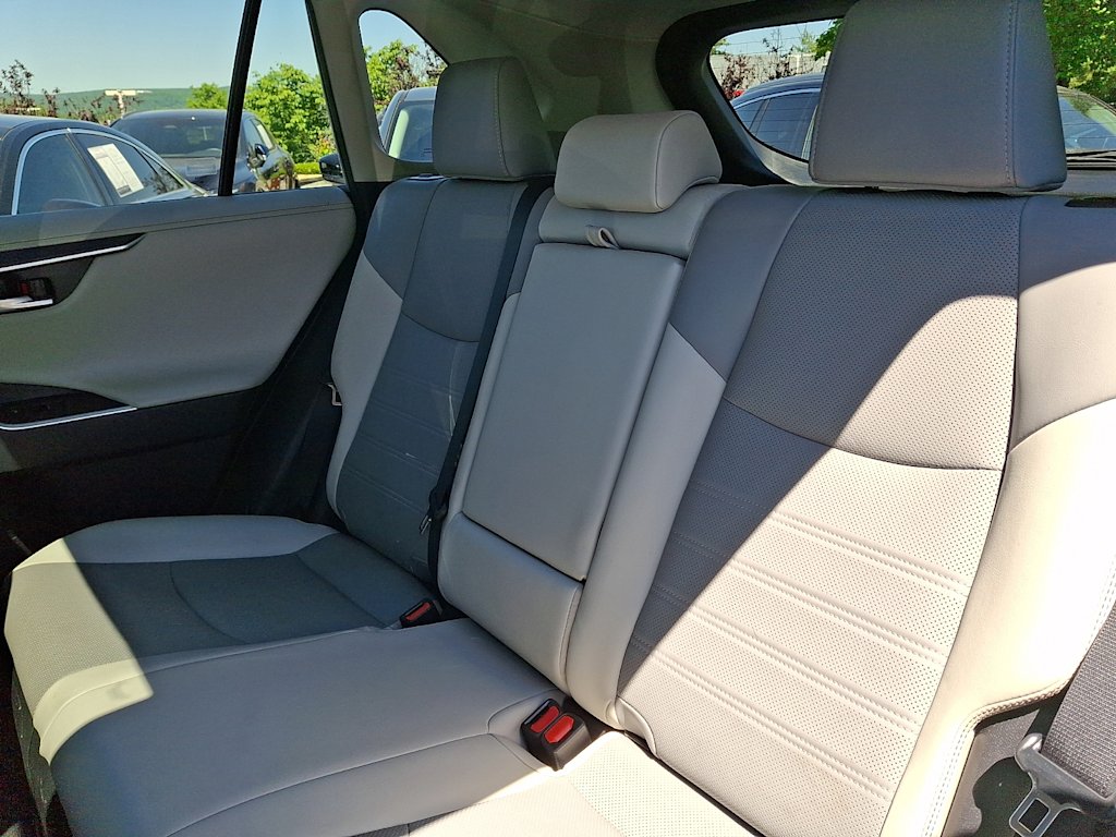 Thumbnail: 2019 Toyota RAV4 - 9