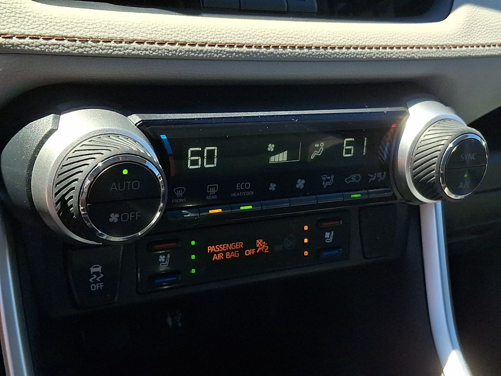 Thumbnail: 2019 Toyota RAV4 - 18