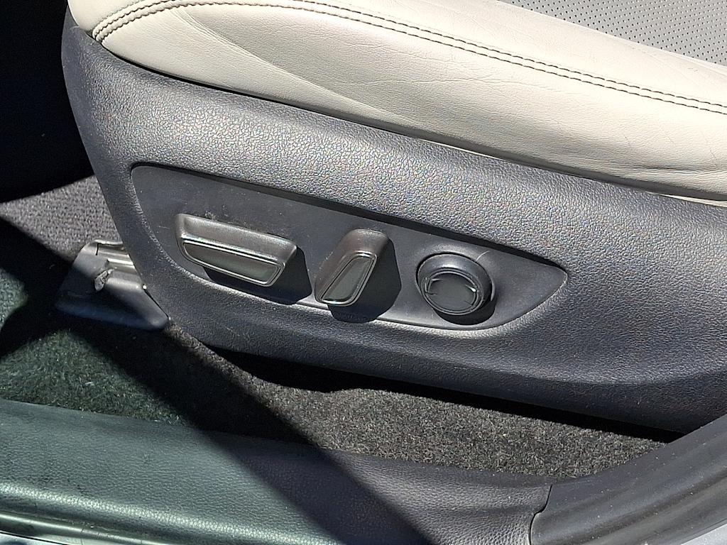 Thumbnail: 2019 Toyota RAV4 - 16