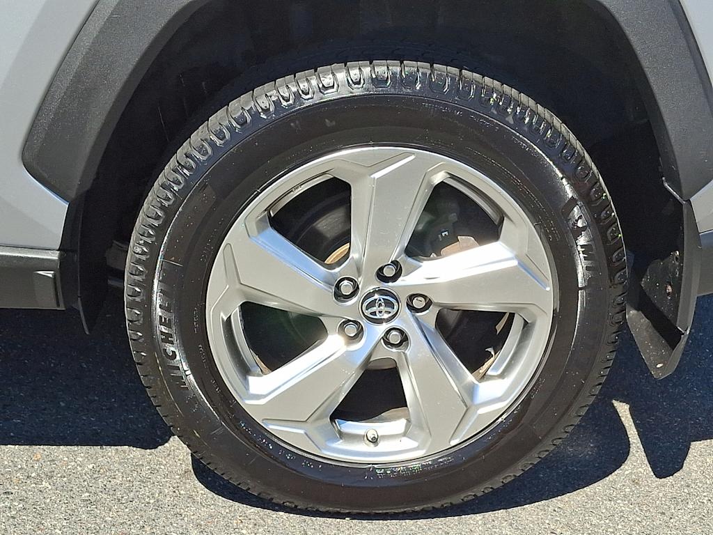 Thumbnail: 2019 Toyota RAV4 - 8
