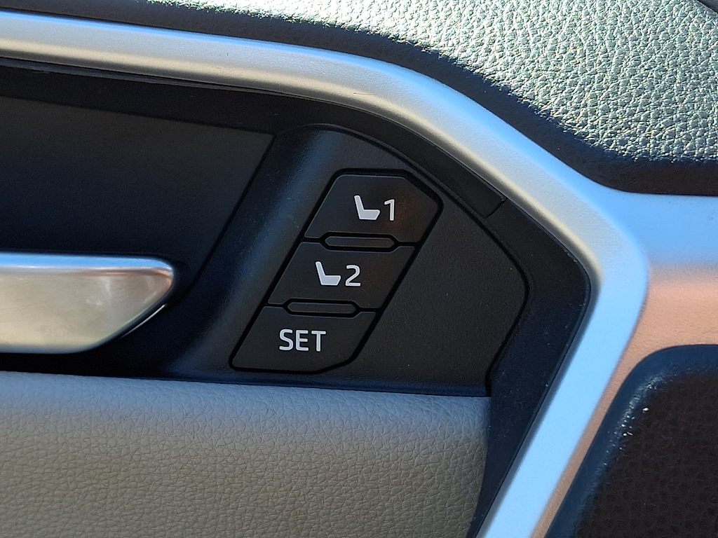 Thumbnail: 2019 Toyota RAV4 - 28