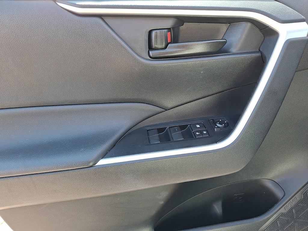 Thumbnail: 2023 Toyota RAV4 - 17