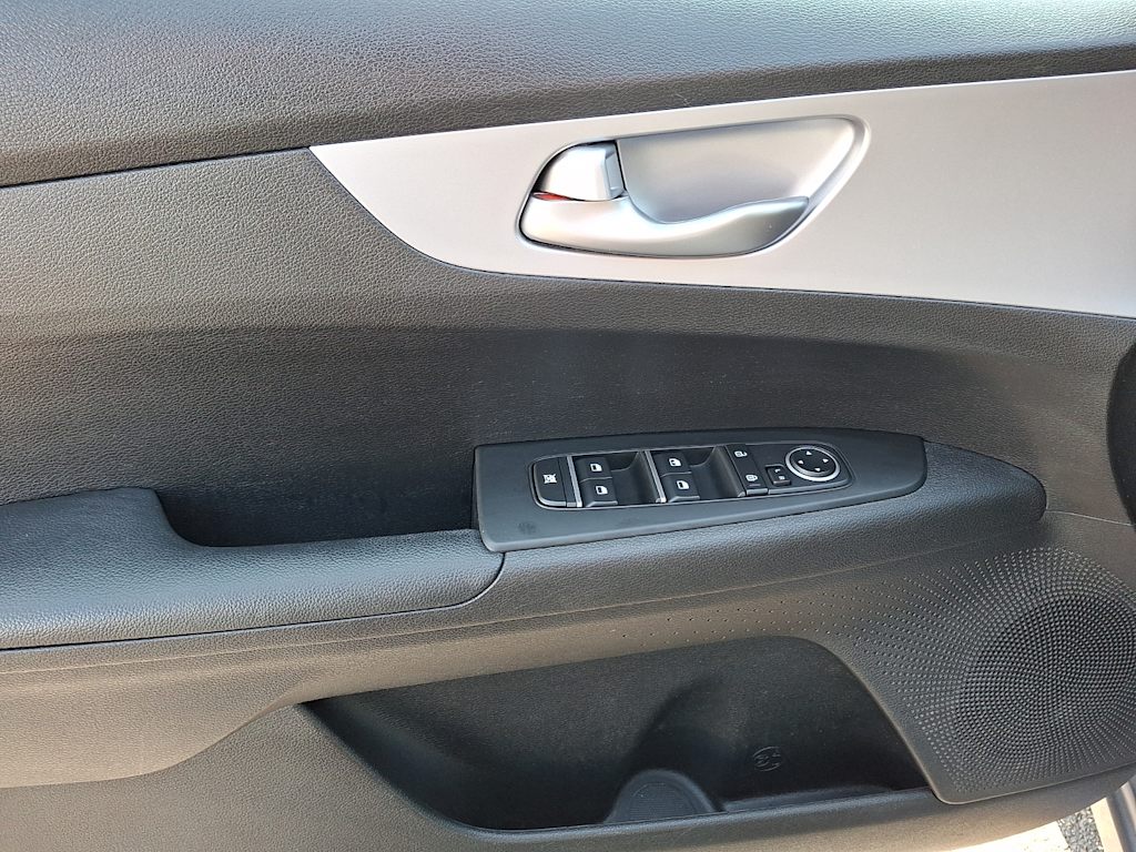 Thumbnail: 2023 Kia Forte - 18