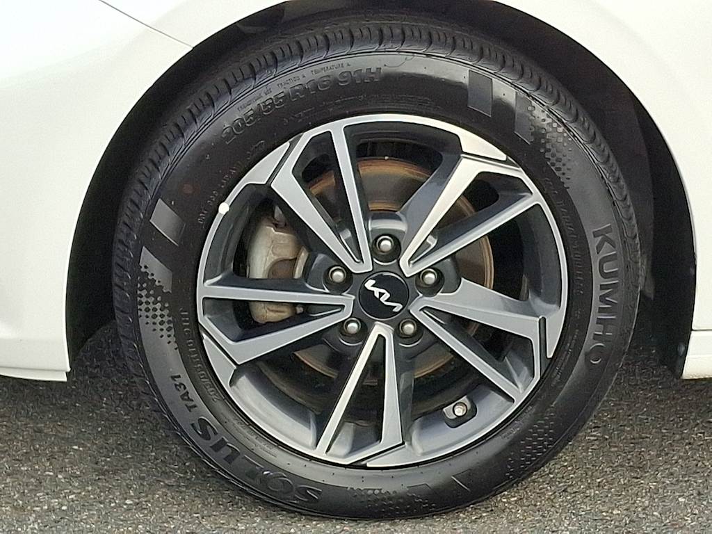 Thumbnail: 2023 Kia Forte - 7