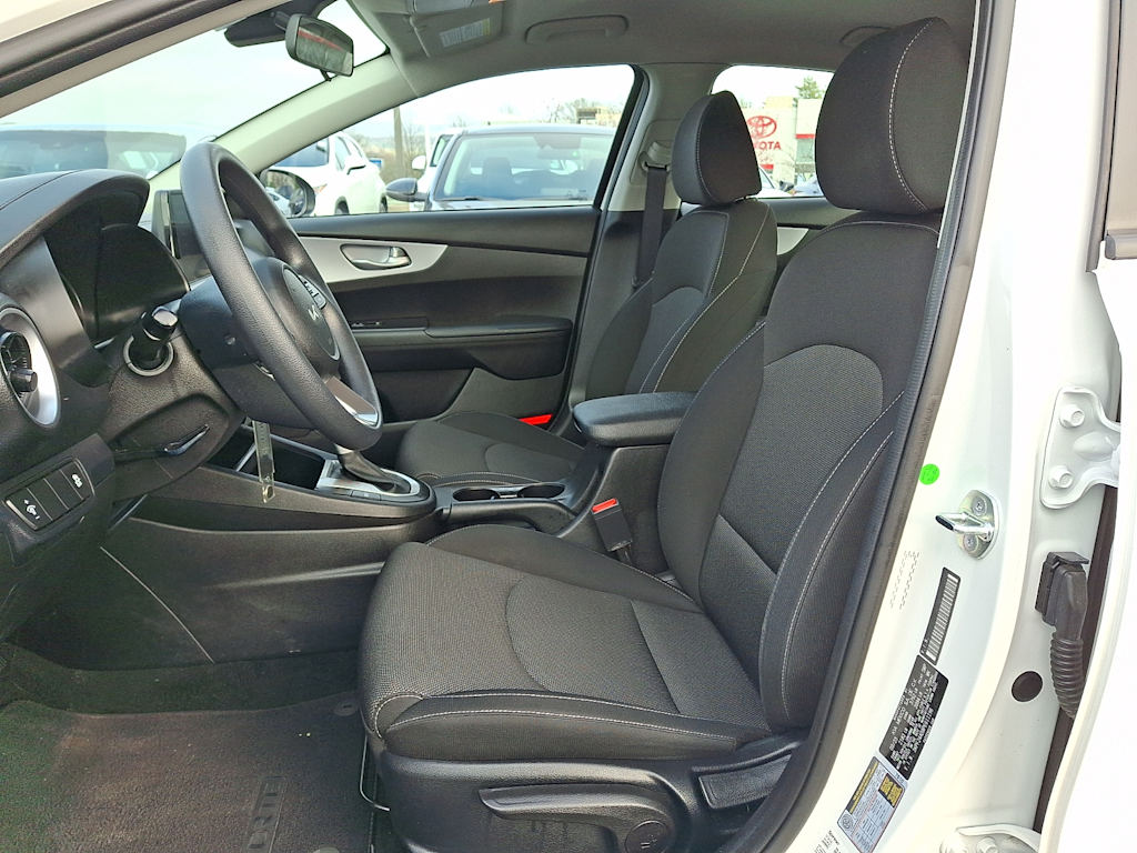 Thumbnail: 2023 Kia Forte - 8