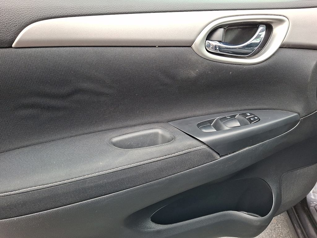 Thumbnail: 2015 Nissan Sentra - 18