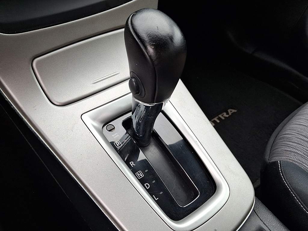 Thumbnail: 2015 Nissan Sentra - 10