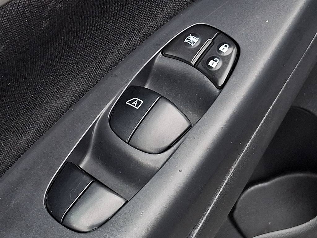 Thumbnail: 2015 Nissan Sentra - 27