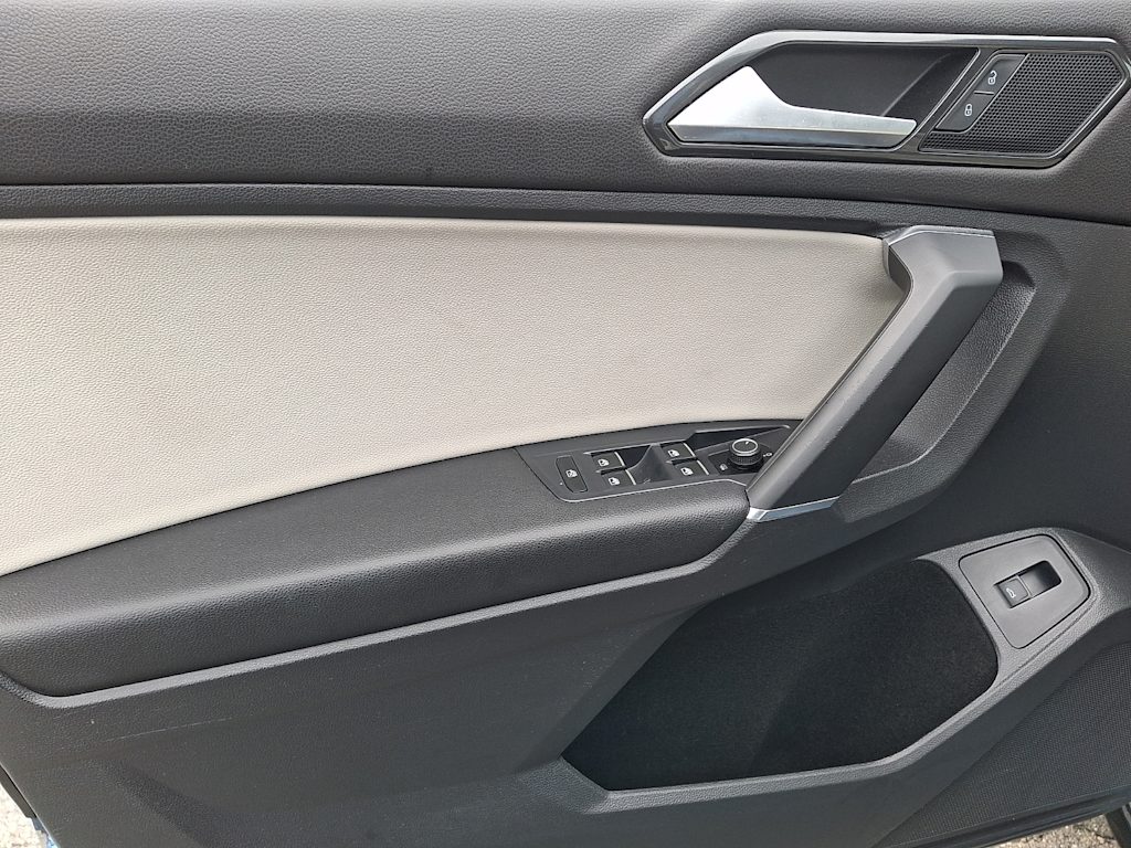 Thumbnail: 2018 Volkswagen Tiguan - 16
