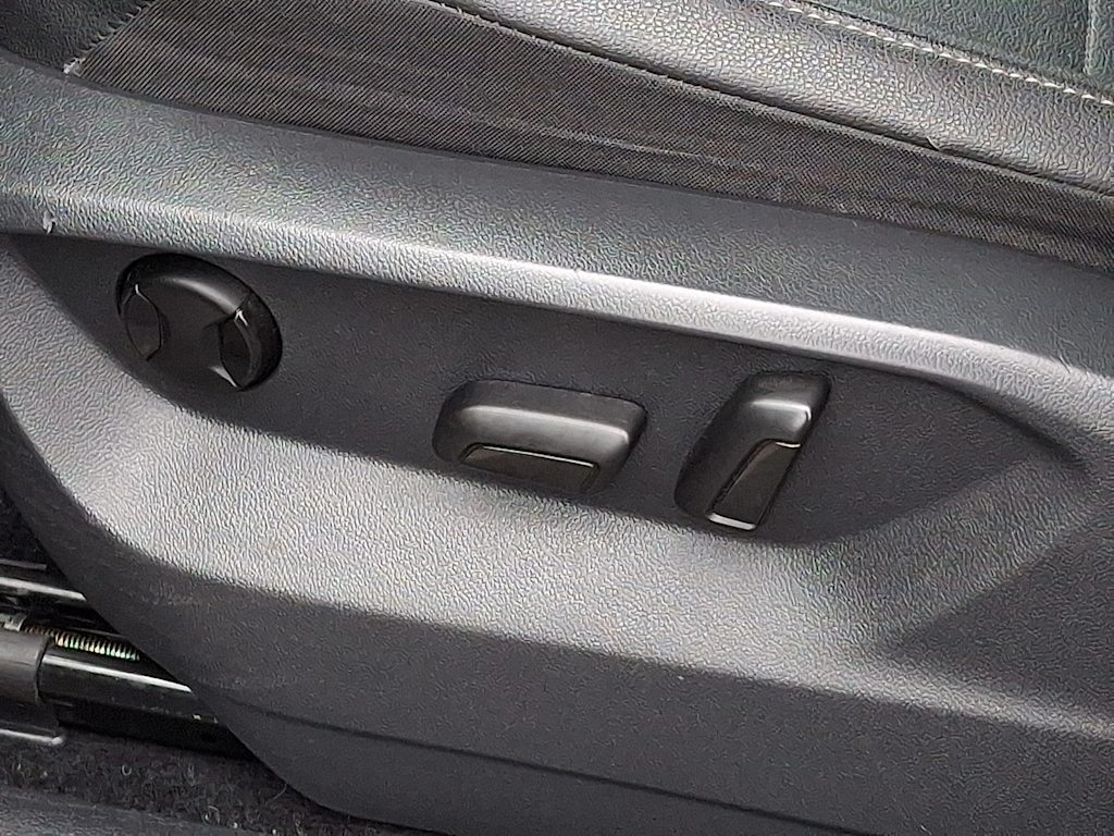 Thumbnail: 2019 Volkswagen Tiguan - 16