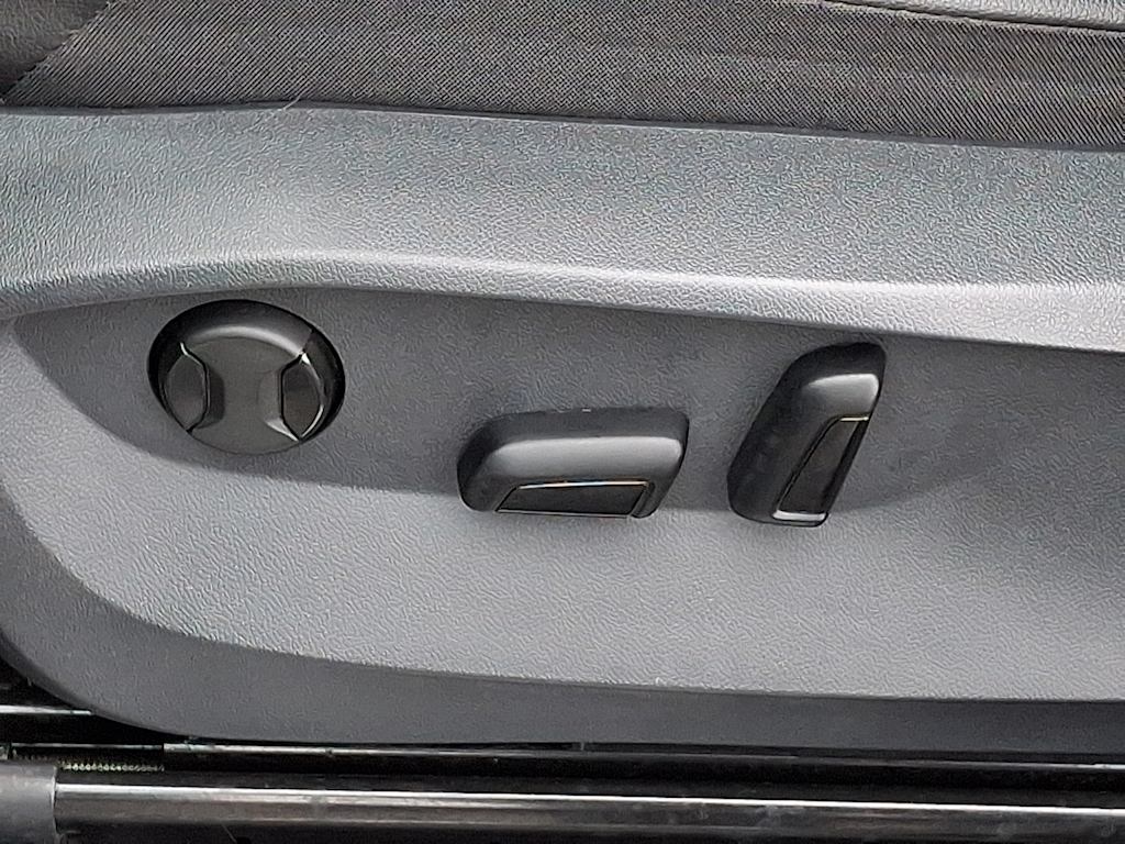 Thumbnail: 2022 Volkswagen Tiguan - 17