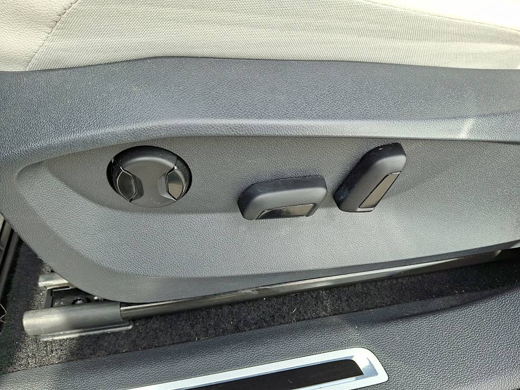 Thumbnail: 2022 Volkswagen Tiguan - 17