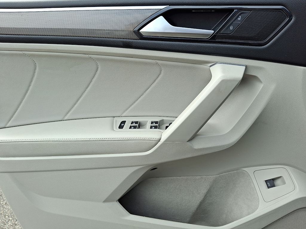 Thumbnail: 2022 Volkswagen Tiguan - 16