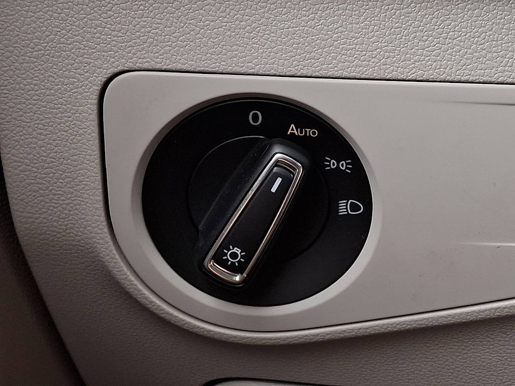 Thumbnail: 2022 Volkswagen Tiguan - 28