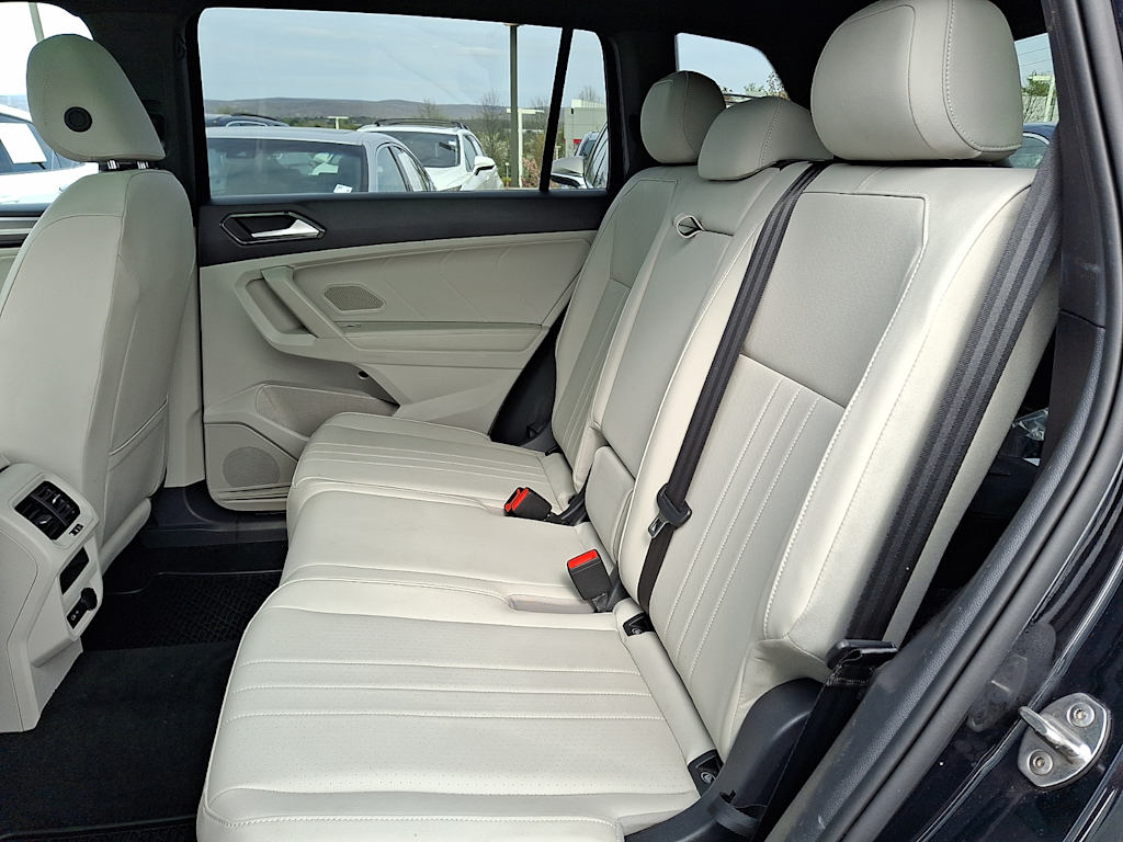 Thumbnail: 2022 Volkswagen Tiguan - 8