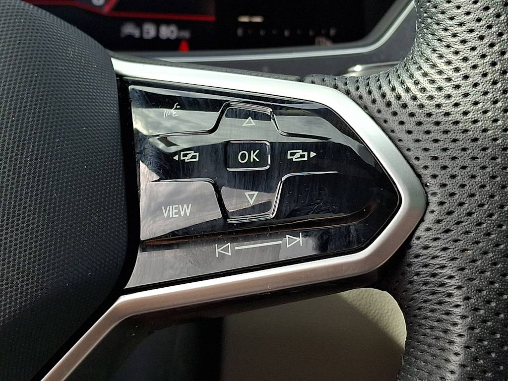 Thumbnail: 2022 Volkswagen Tiguan - 22