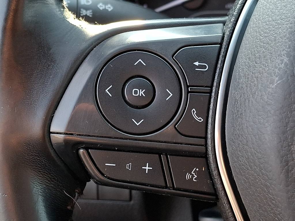 Thumbnail: 2019 Toyota Camry - 21
