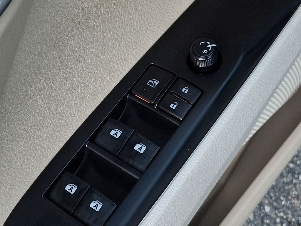 Thumbnail: 2018 Toyota Camry - 28