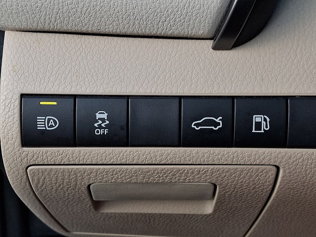 Thumbnail: 2018 Toyota Camry - 27