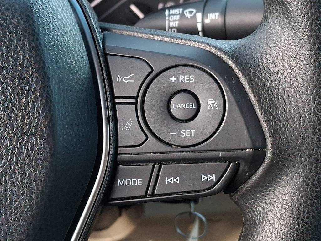 Thumbnail: 2018 Toyota Camry - 23
