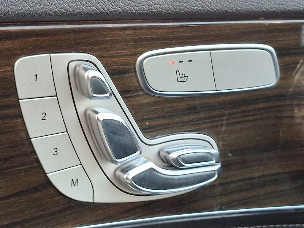 2016 Mercedes-Benz C-Class C 300 25