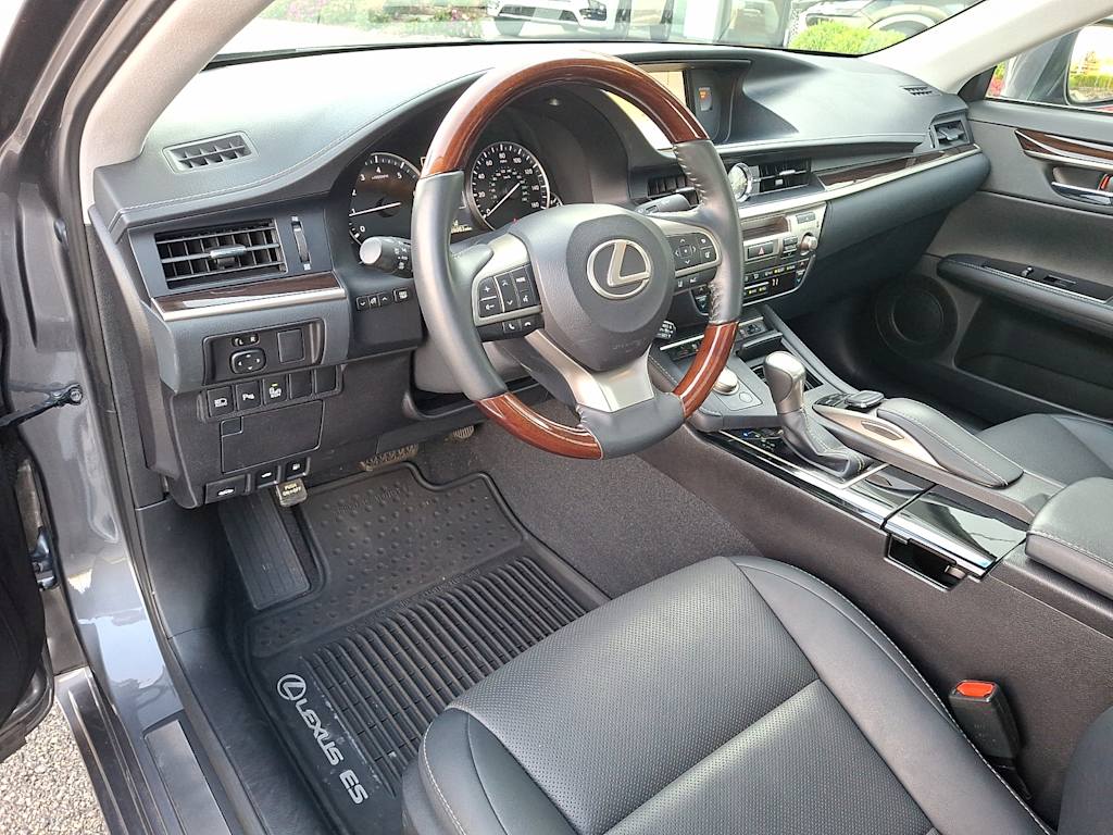 Thumbnail: 2018 Lexus ES - 2