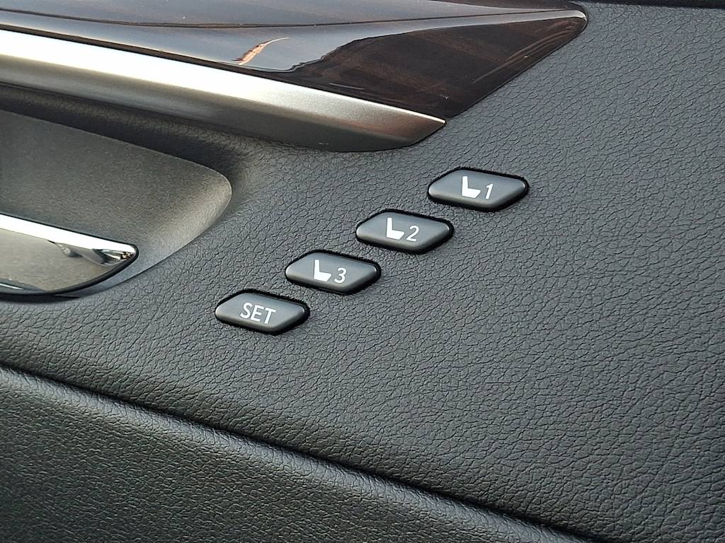Thumbnail: 2018 Lexus ES - 28