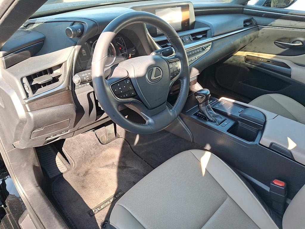 Thumbnail: 2019 Lexus ES - 2