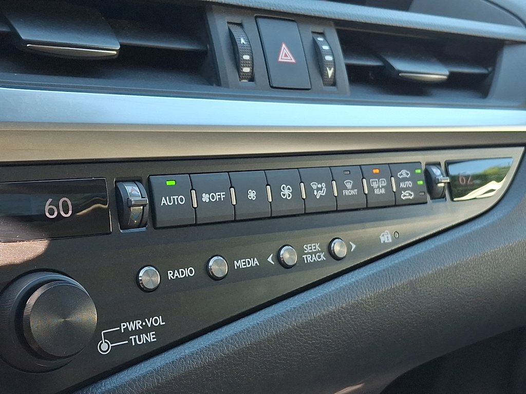 Thumbnail: 2019 Lexus ES - 19
