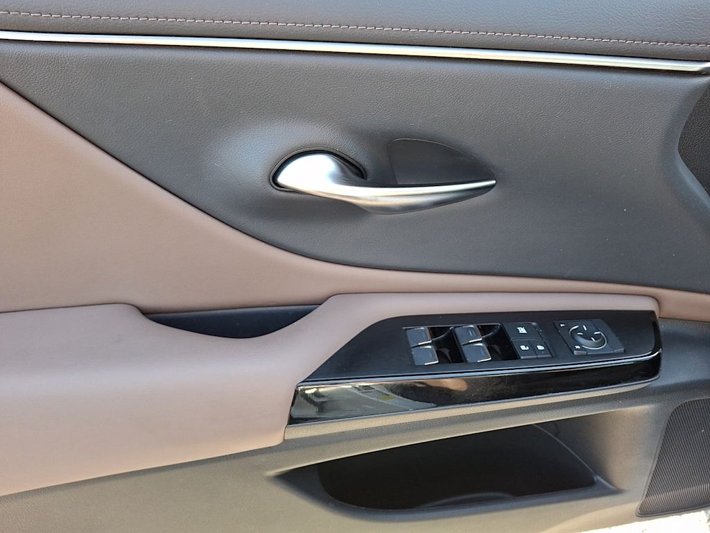 Thumbnail: 2022 Lexus ES - 14