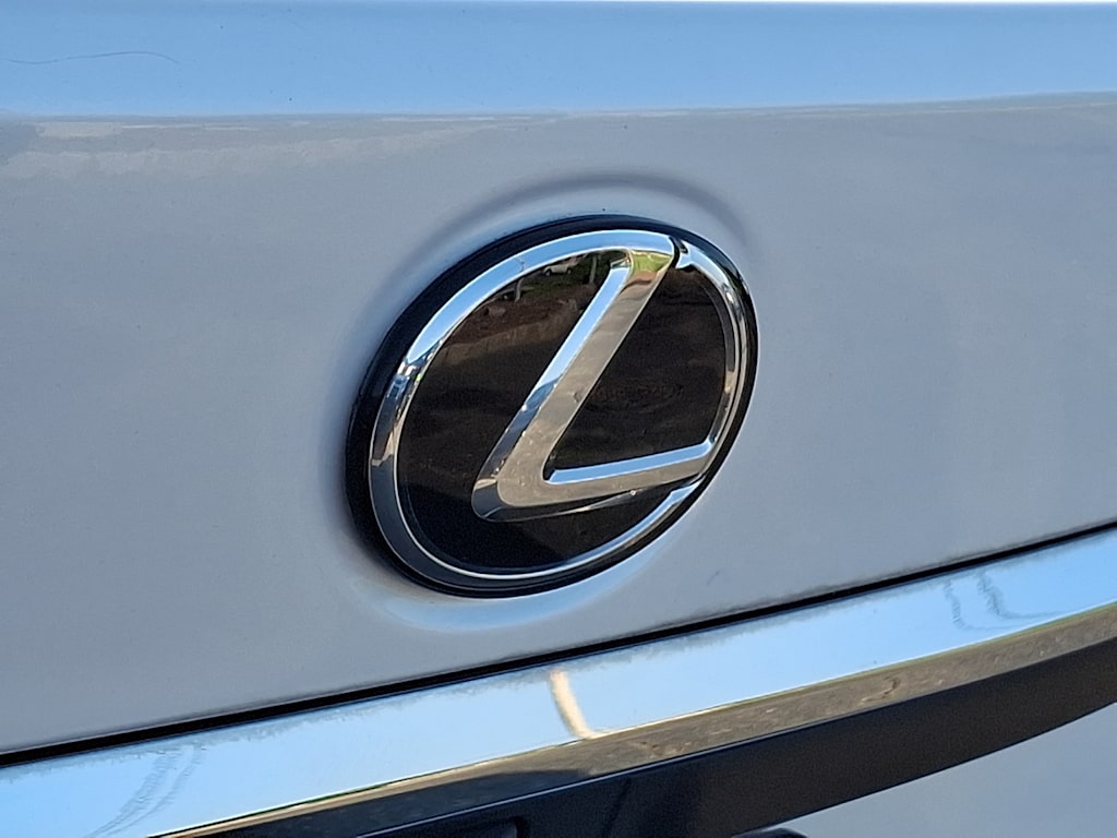 Thumbnail: 2022 Lexus ES - 29