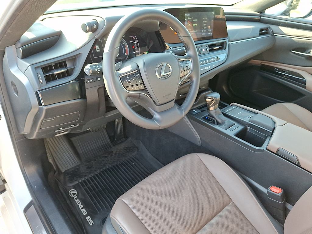 Thumbnail: 2022 Lexus ES - 2