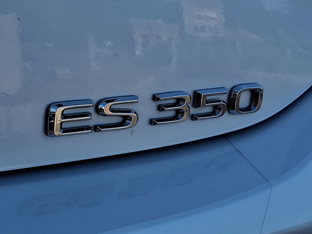 Thumbnail: 2022 Lexus ES - 28