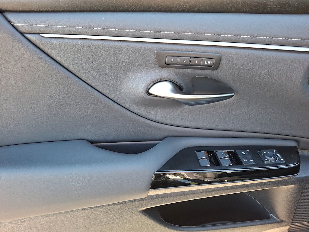 Thumbnail: 2024 Lexus ES - 15
