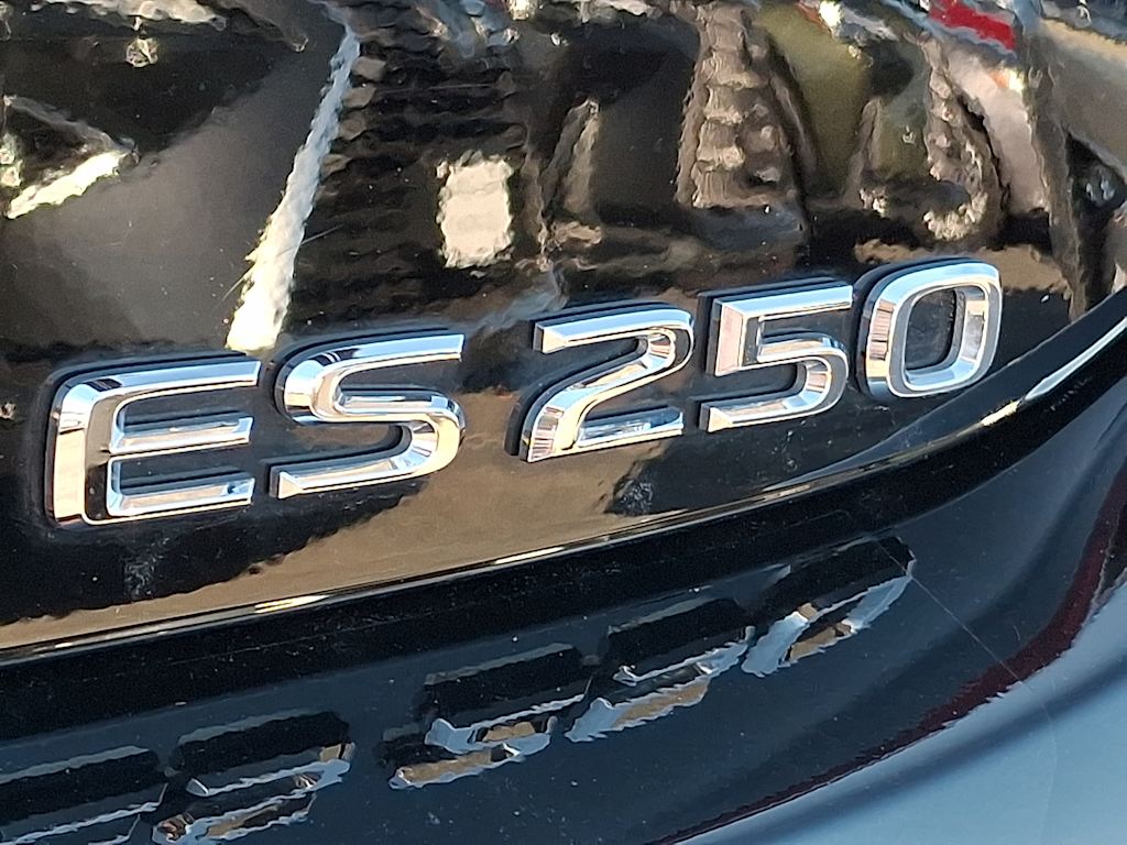 Thumbnail: 2024 Lexus ES - 28