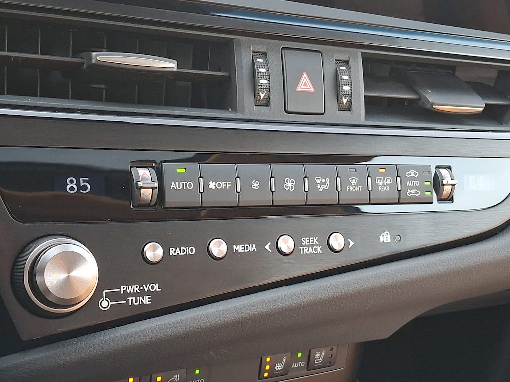 Thumbnail: 2024 Lexus ES - 20