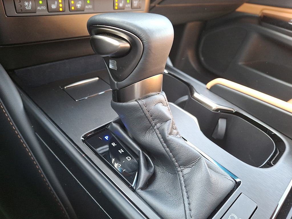 Thumbnail: 2024 Lexus ES - 10