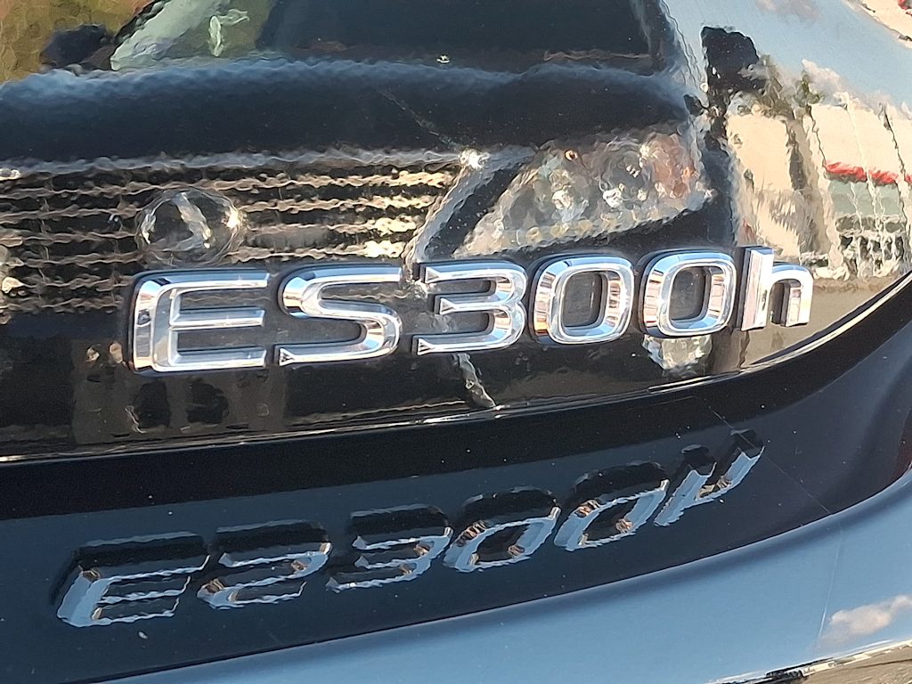 Thumbnail: 2023 Lexus ES - 5