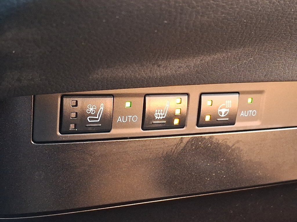 Thumbnail: 2024 Lexus ES - 23