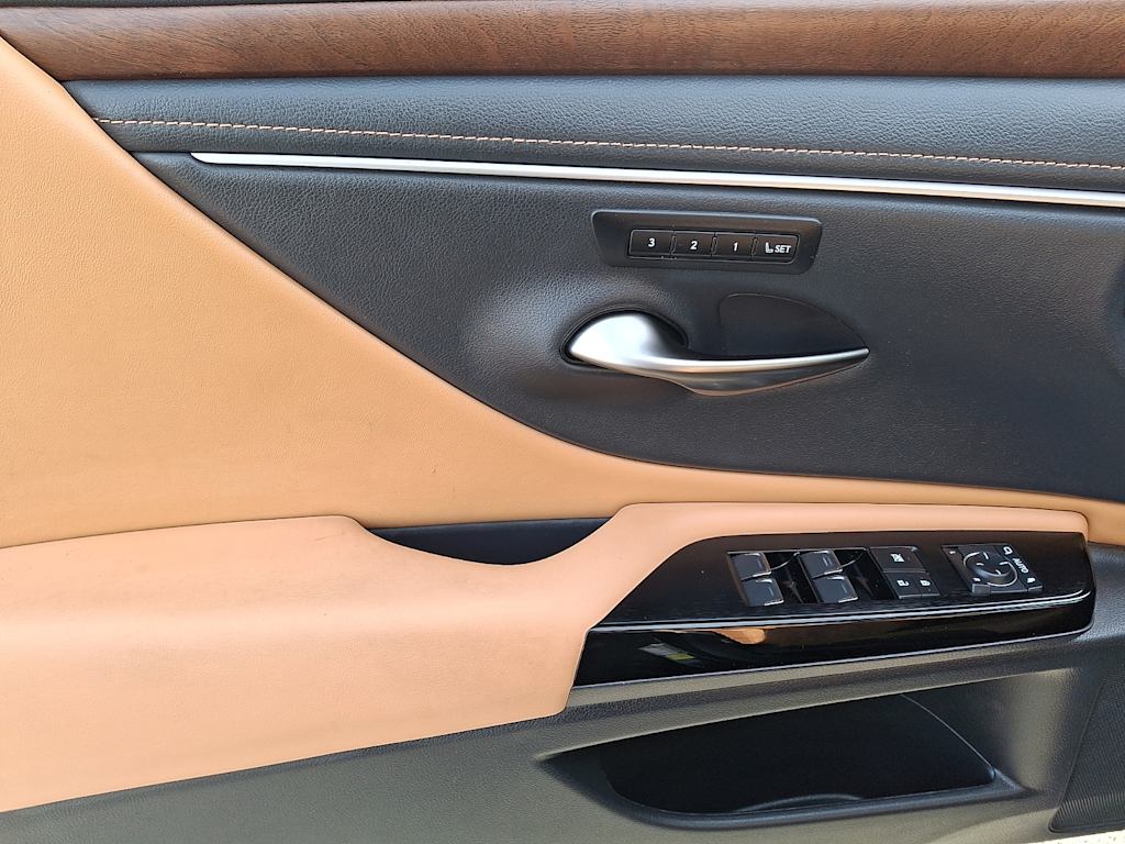 Thumbnail: 2024 Lexus ES - 16